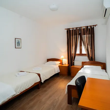Guest house Petkovic *