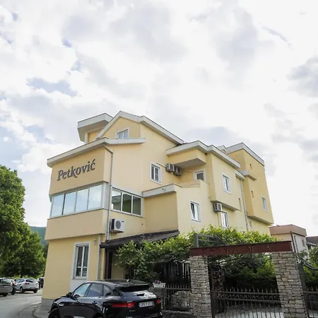 Guest house Petkovic *